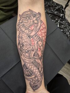 Mehr über den Artikel erfahren Neo-Traditional Tattoo – die klassische Tattoo-Kunst neu gedacht